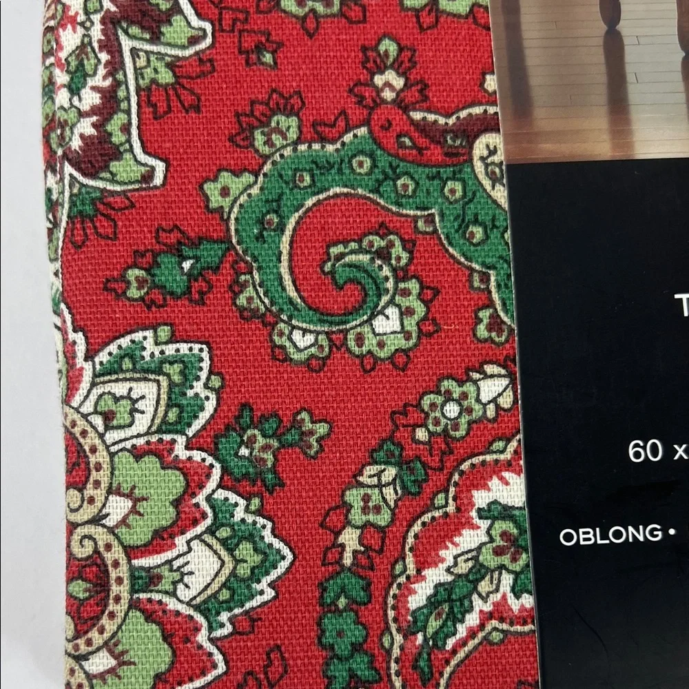 Ralph Lauren Tablecloth 60 x 84 and 4 Napkins Red & Green Paisley Christmas NEW